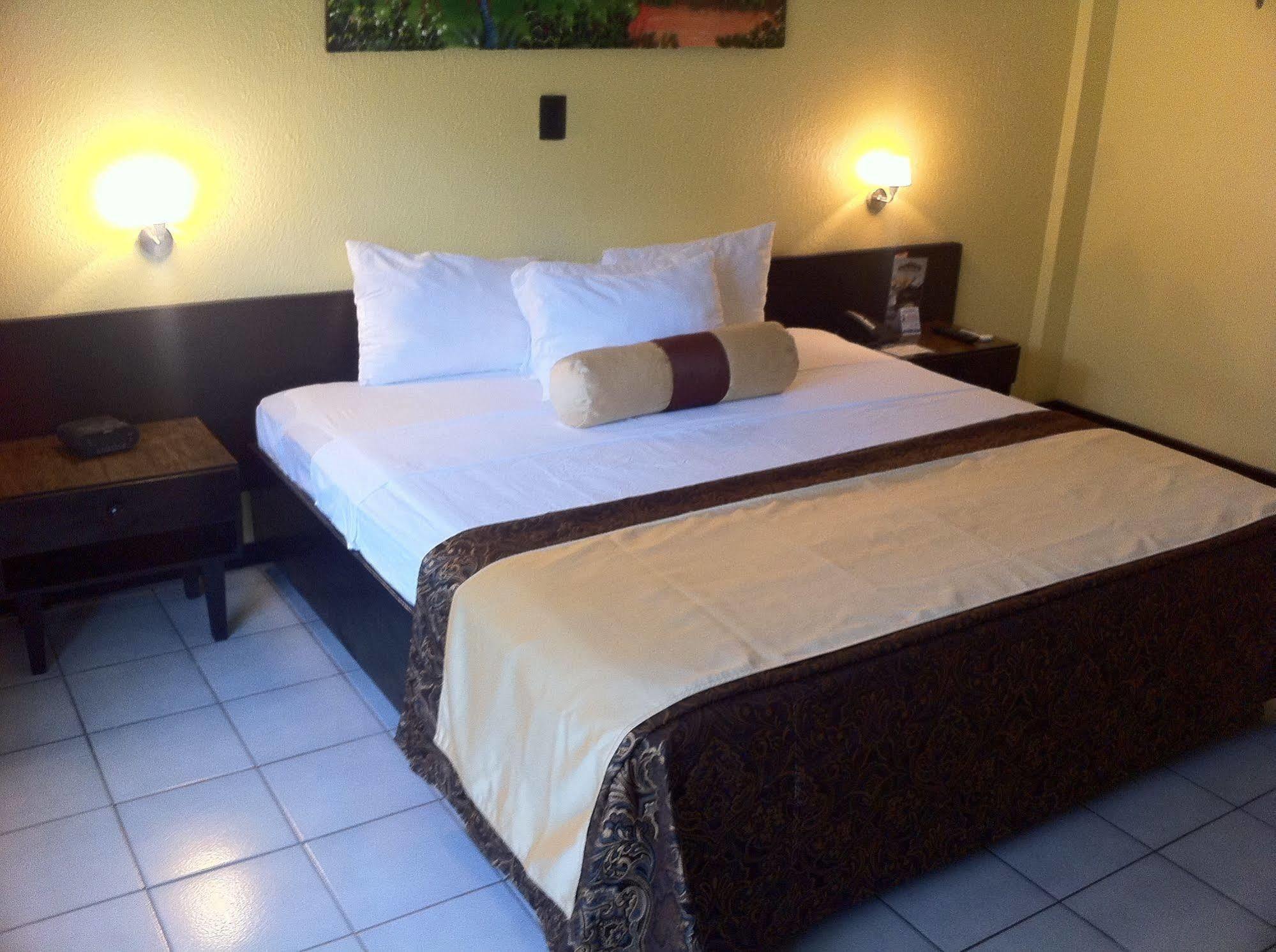 Best Western El Sitio Hotel&Casino Liberia Exterior foto